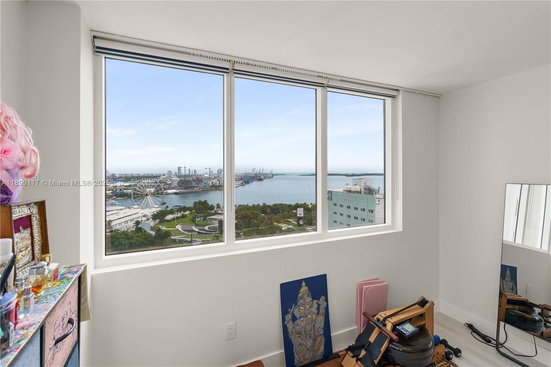 For Sale: $749,000 (2 beds, 2 baths, 1058 Square Feet)