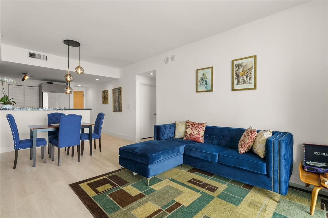 For Sale: $749,000 (2 beds, 2 baths, 1058 Square Feet)