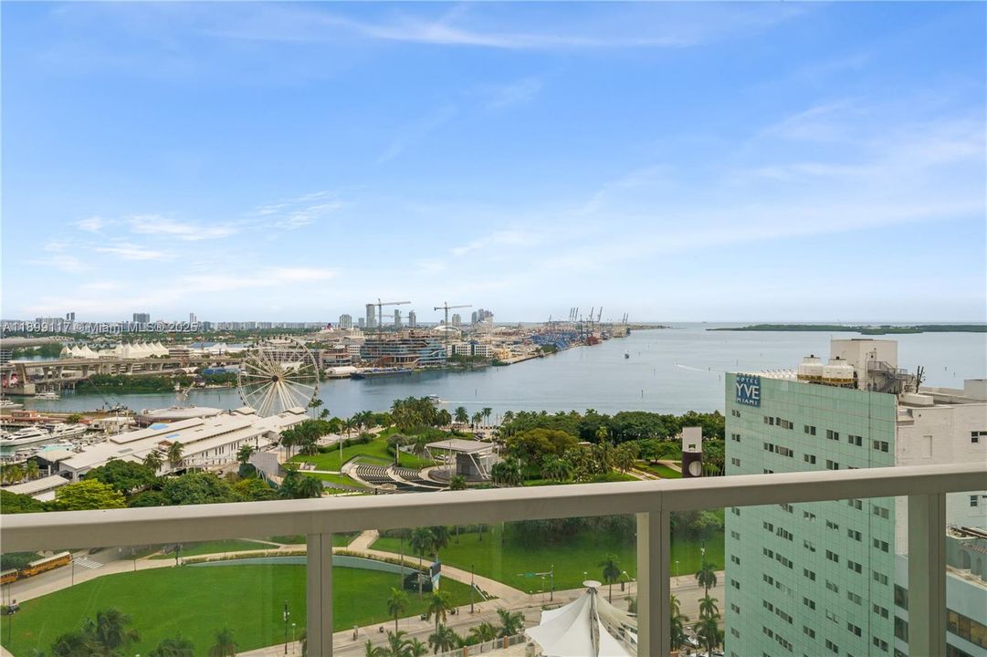 For Sale: $749,000 (2 beds, 2 baths, 1058 Square Feet)
