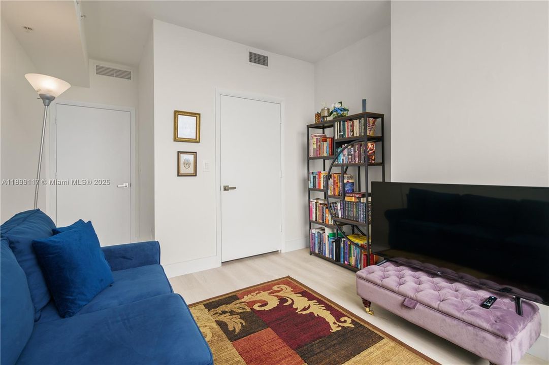 For Sale: $749,000 (2 beds, 2 baths, 1058 Square Feet)