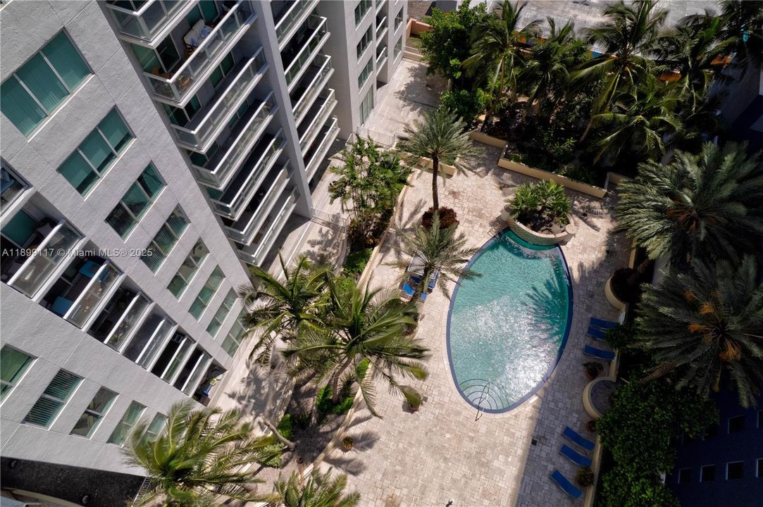 For Sale: $749,000 (2 beds, 2 baths, 1058 Square Feet)