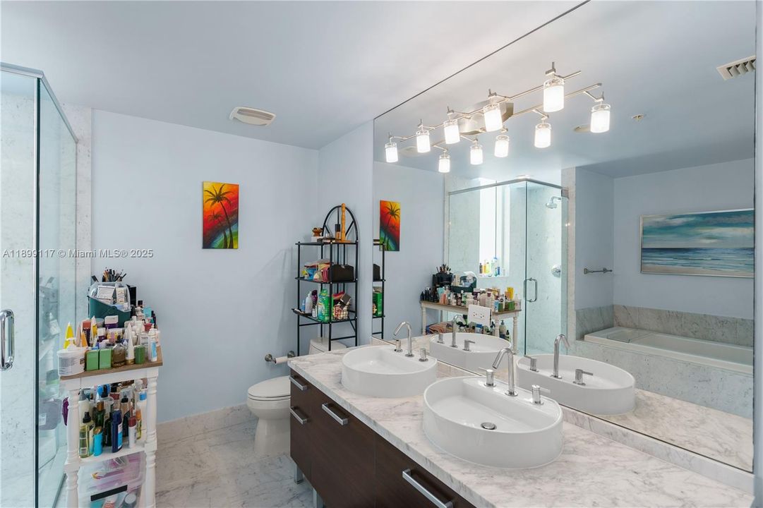 For Sale: $749,000 (2 beds, 2 baths, 1058 Square Feet)