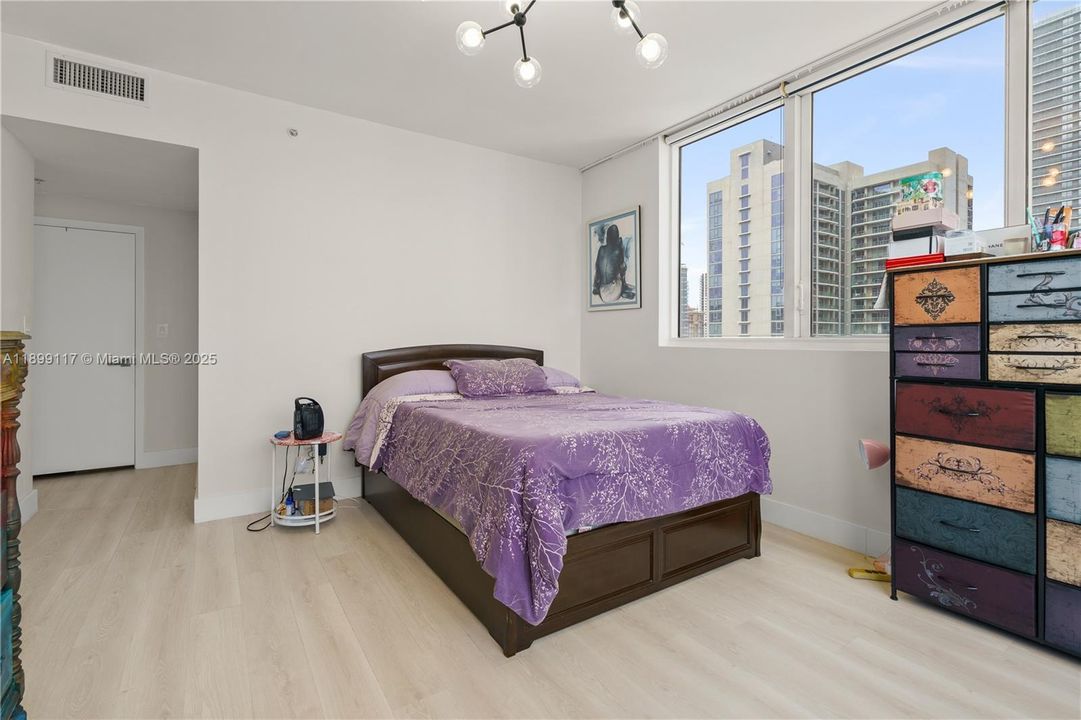 For Sale: $749,000 (2 beds, 2 baths, 1058 Square Feet)