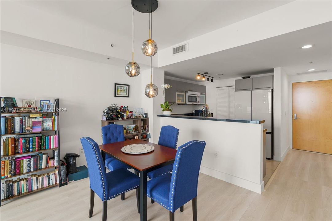 For Sale: $749,000 (2 beds, 2 baths, 1058 Square Feet)