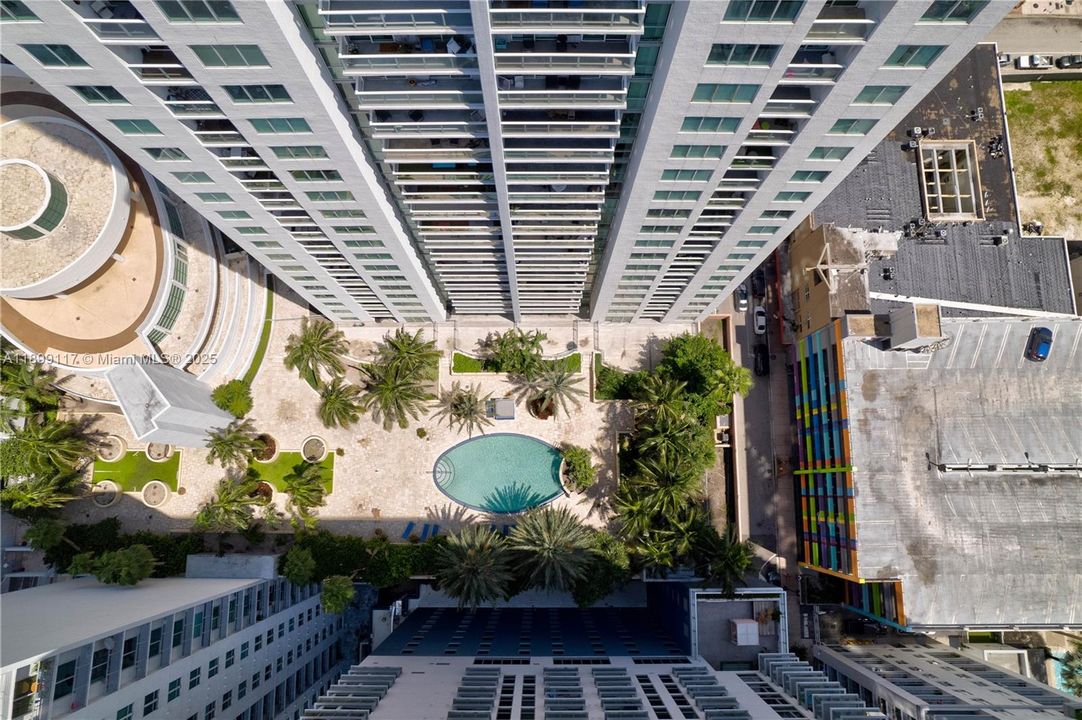 For Sale: $749,000 (2 beds, 2 baths, 1058 Square Feet)