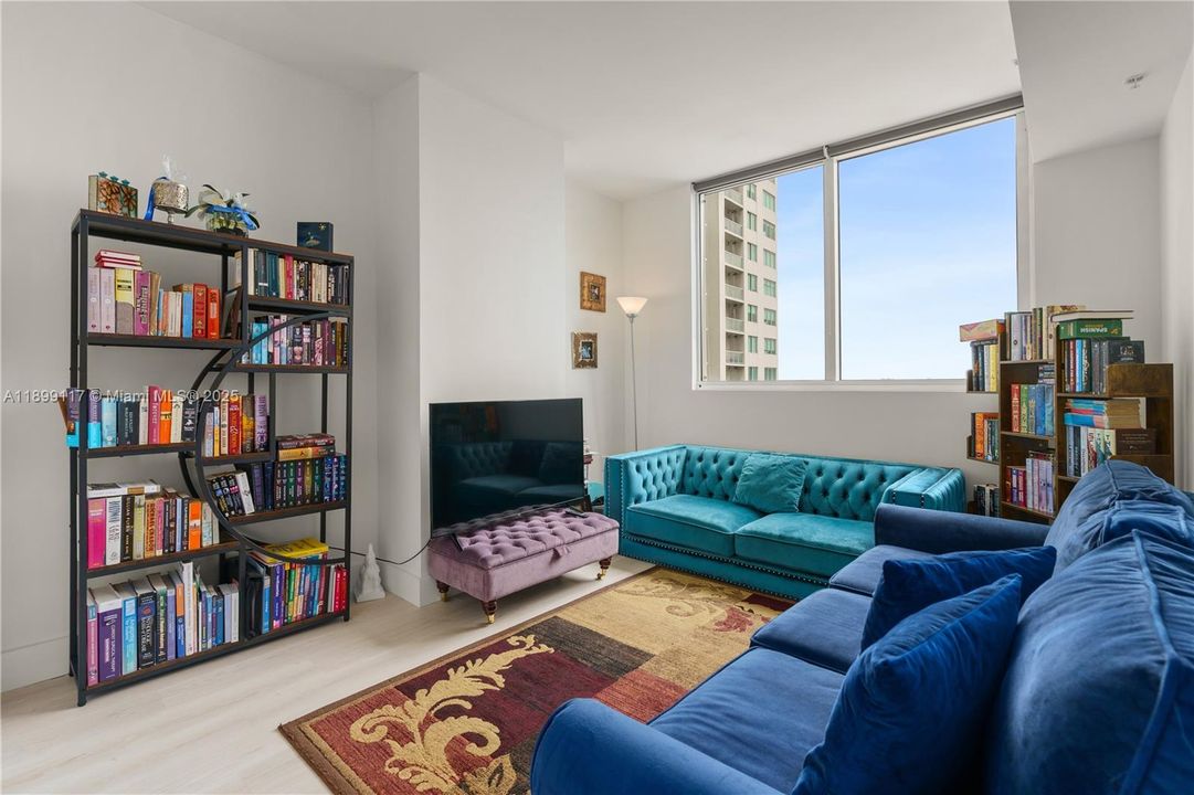 For Sale: $749,000 (2 beds, 2 baths, 1058 Square Feet)