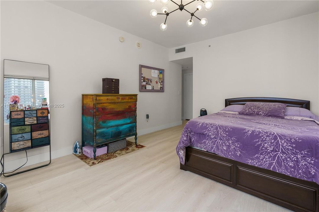 For Sale: $749,000 (2 beds, 2 baths, 1058 Square Feet)