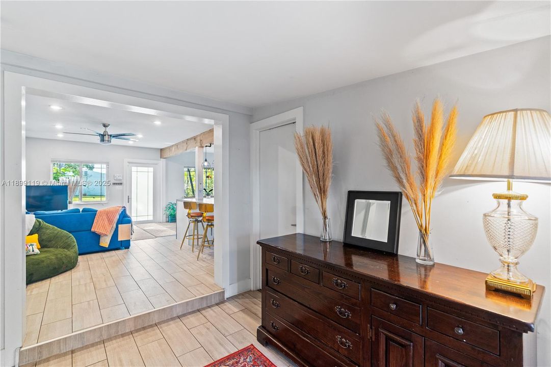 待售: $515,000 (3 贝兹, 2 浴室, 1126 平方英尺)