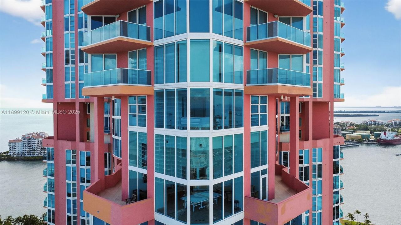 For Sale: $10,800,000 (3 beds, 4 baths, 5450 Square Feet)