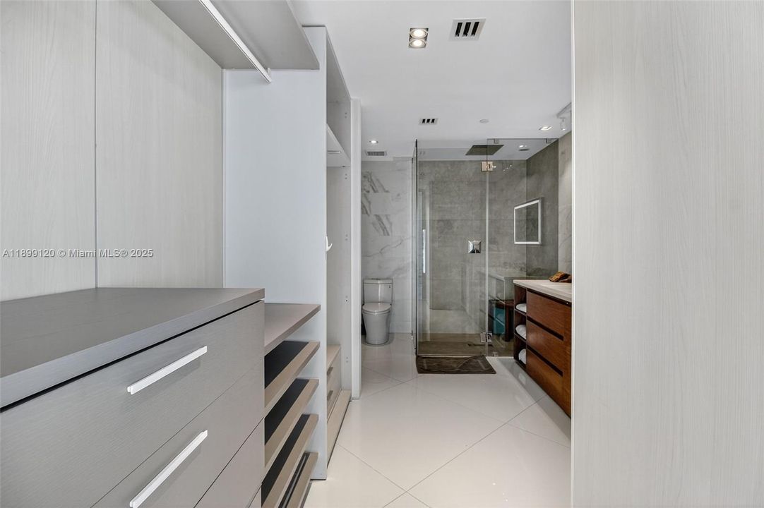 For Sale: $10,800,000 (3 beds, 4 baths, 5450 Square Feet)