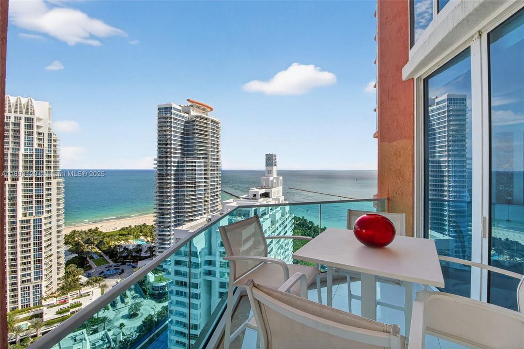 For Sale: $10,800,000 (3 beds, 4 baths, 5450 Square Feet)