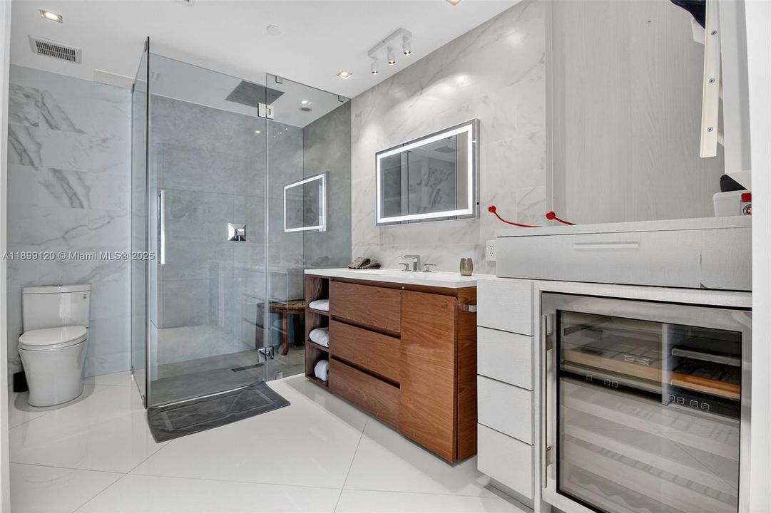 For Sale: $10,800,000 (3 beds, 4 baths, 5450 Square Feet)