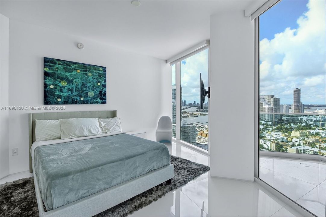 For Sale: $10,800,000 (3 beds, 4 baths, 5450 Square Feet)