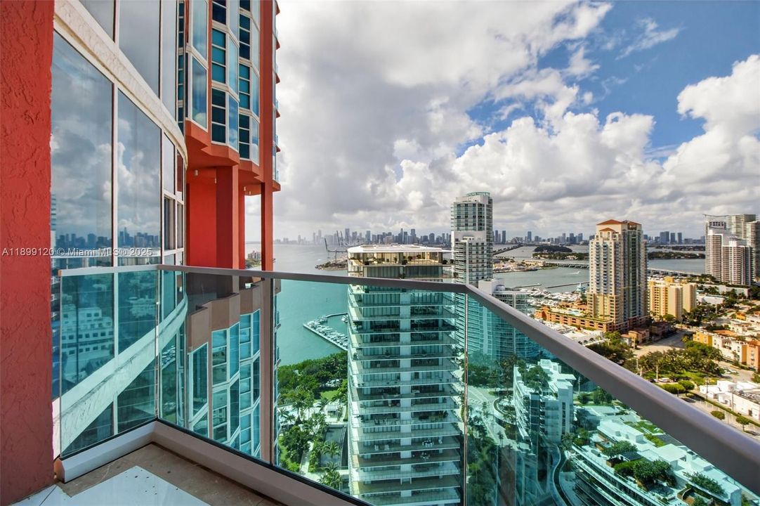 For Sale: $10,800,000 (3 beds, 4 baths, 5450 Square Feet)