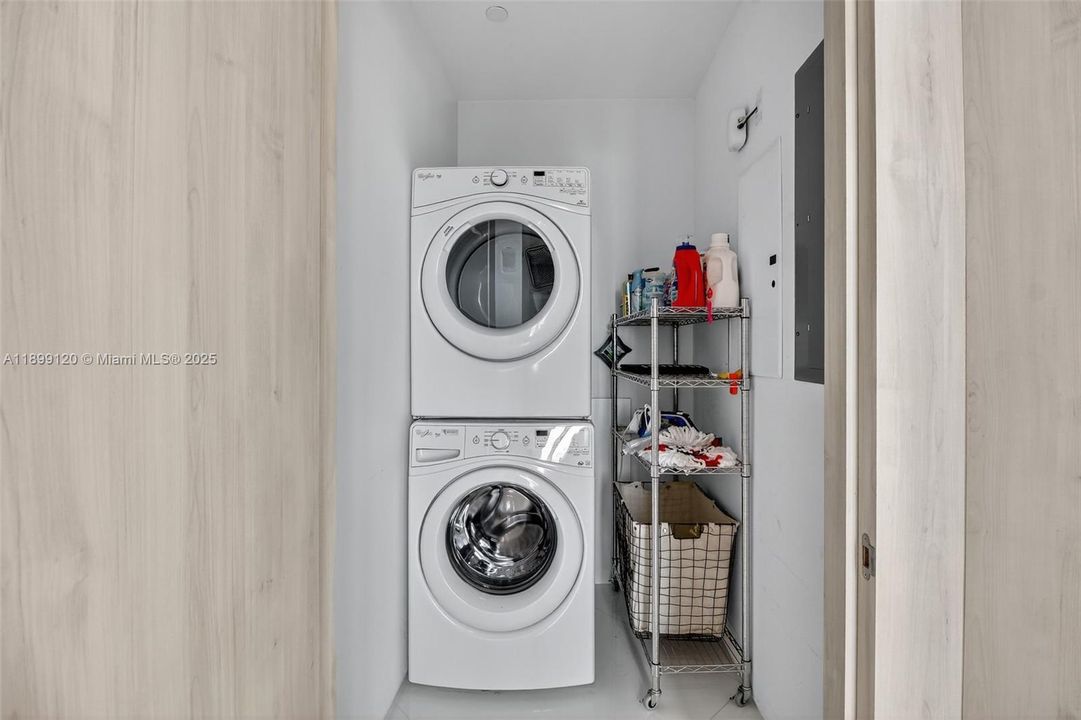 For Sale: $10,800,000 (3 beds, 4 baths, 5450 Square Feet)