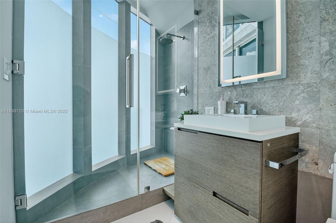 For Sale: $10,800,000 (3 beds, 4 baths, 5450 Square Feet)