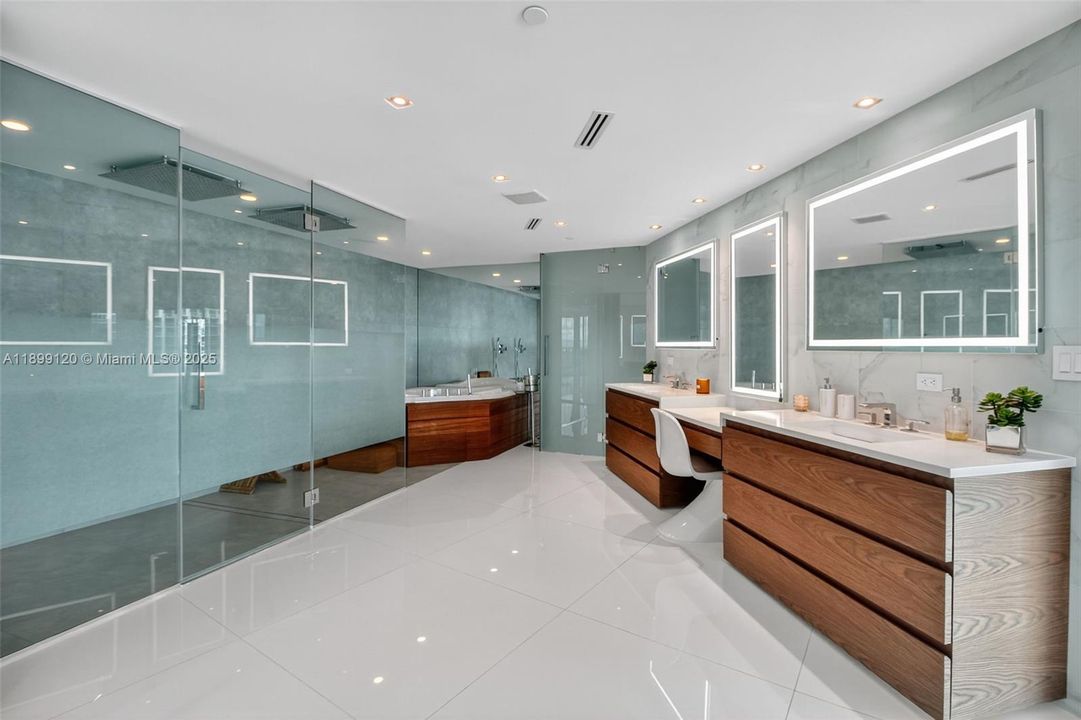 For Sale: $10,800,000 (3 beds, 4 baths, 5450 Square Feet)