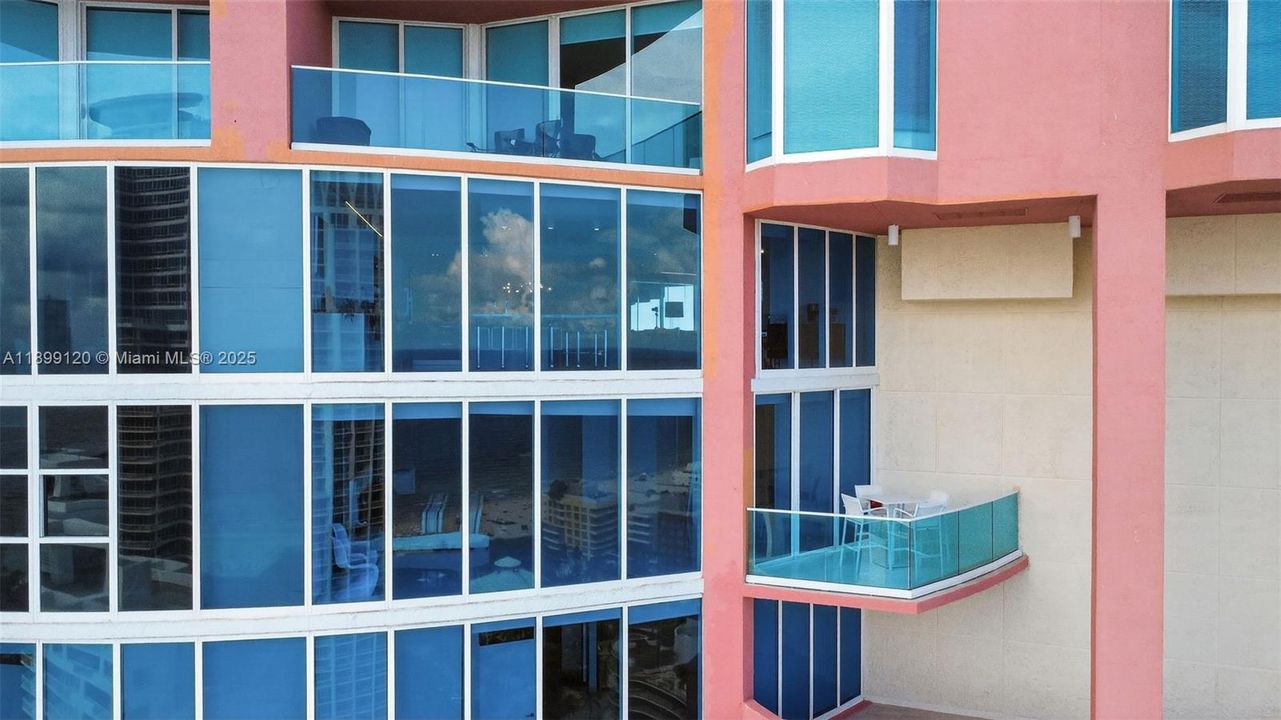 For Sale: $10,800,000 (3 beds, 4 baths, 5450 Square Feet)