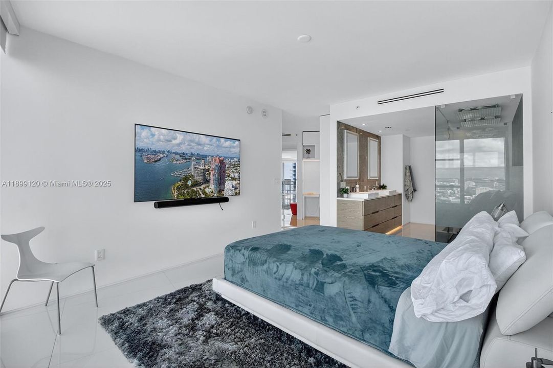 For Sale: $10,800,000 (3 beds, 4 baths, 5450 Square Feet)