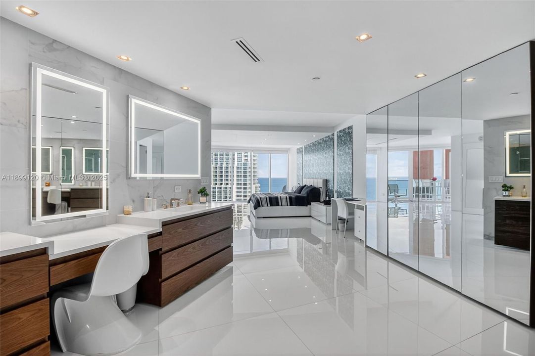 For Sale: $10,800,000 (3 beds, 4 baths, 5450 Square Feet)