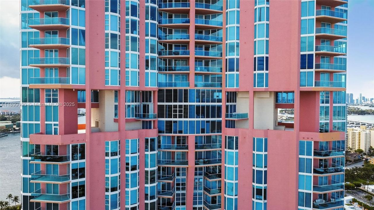 For Sale: $10,800,000 (3 beds, 4 baths, 5450 Square Feet)