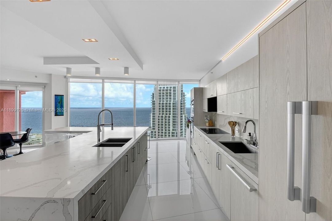 For Sale: $10,800,000 (3 beds, 4 baths, 5450 Square Feet)