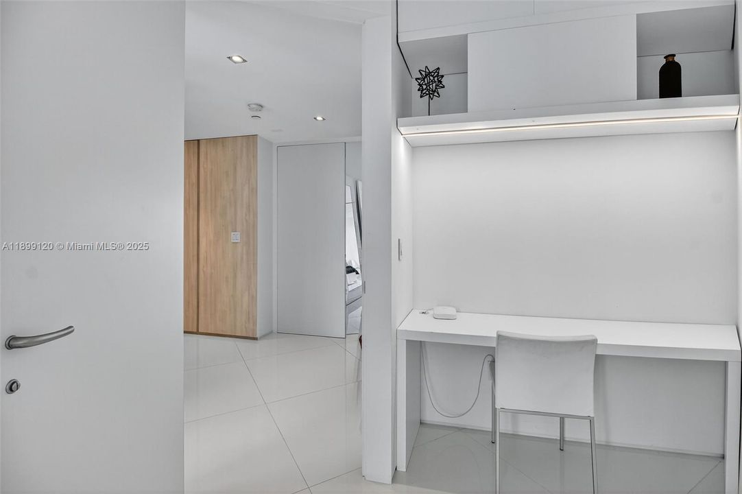 For Sale: $10,800,000 (3 beds, 4 baths, 5450 Square Feet)