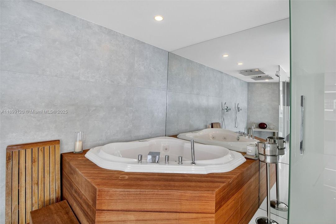 For Sale: $10,800,000 (3 beds, 4 baths, 5450 Square Feet)