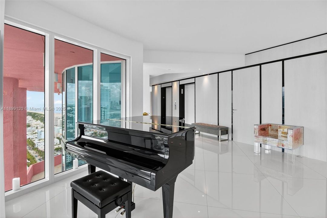 For Sale: $10,800,000 (3 beds, 4 baths, 5450 Square Feet)