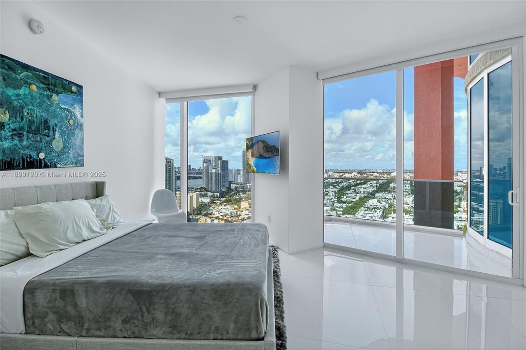 For Sale: $10,800,000 (3 beds, 4 baths, 5450 Square Feet)