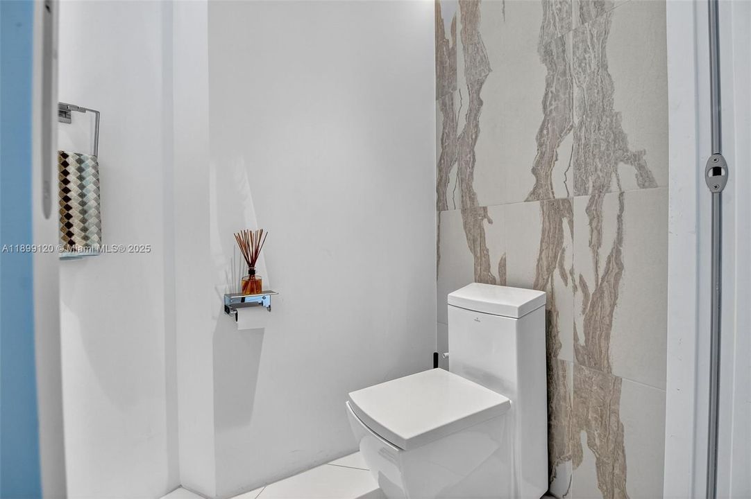 For Sale: $10,800,000 (3 beds, 4 baths, 5450 Square Feet)