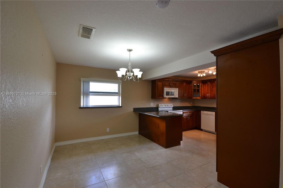 For Rent: $2,595 (3 beds, 2 baths, 1304 Square Feet)