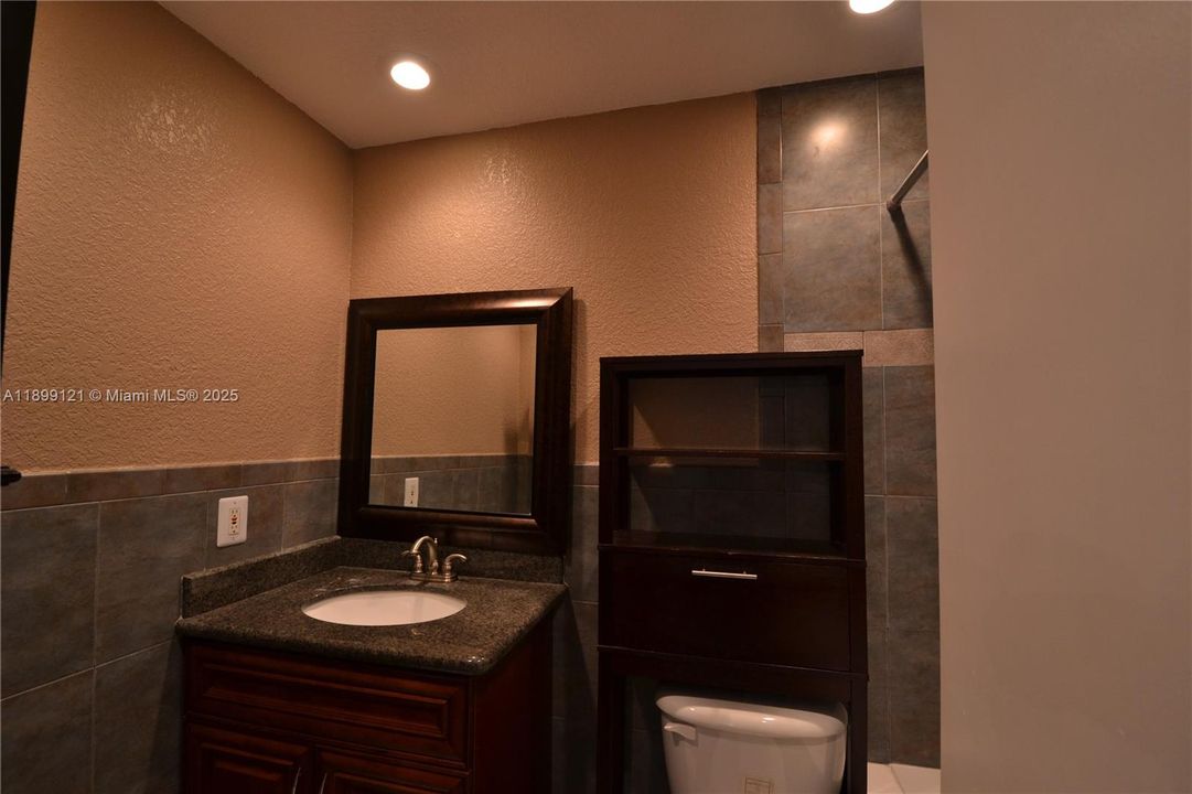 For Rent: $2,595 (3 beds, 2 baths, 1304 Square Feet)