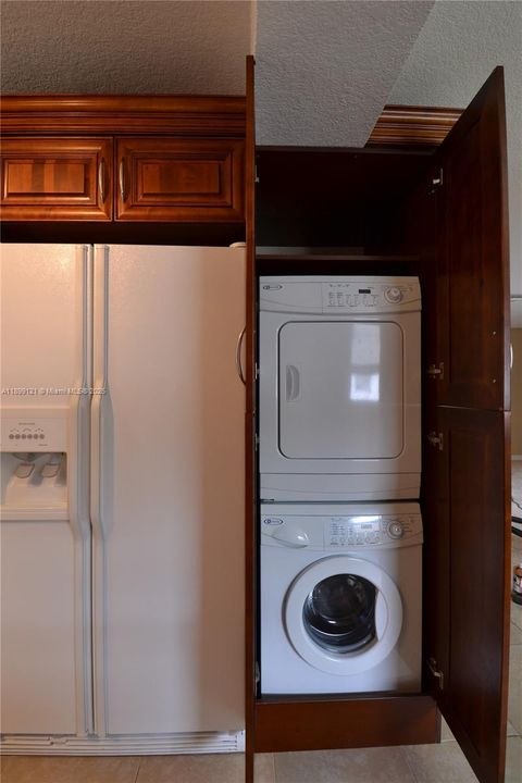 For Rent: $2,595 (3 beds, 2 baths, 1304 Square Feet)