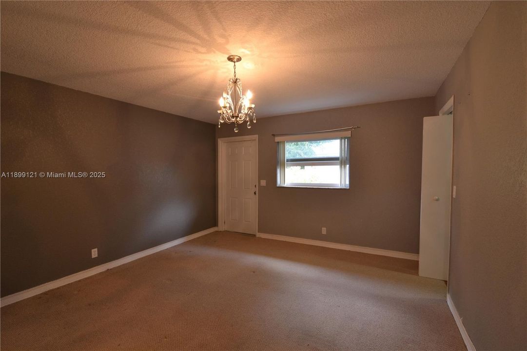 For Rent: $2,595 (3 beds, 2 baths, 1304 Square Feet)