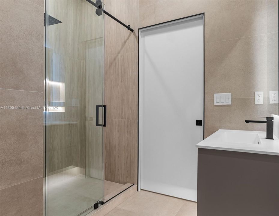 For Sale: $1,599,000 (3 beds, 4 baths, 2416 Square Feet)