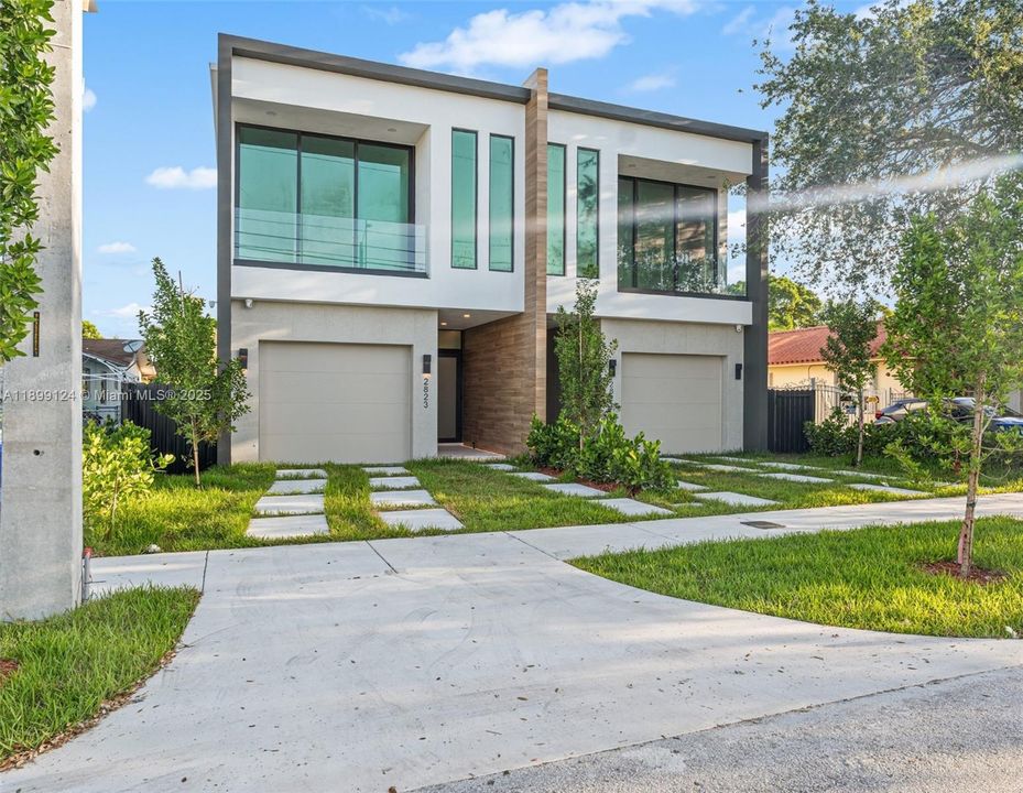 For Sale: $1,599,000 (3 beds, 4 baths, 2416 Square Feet)