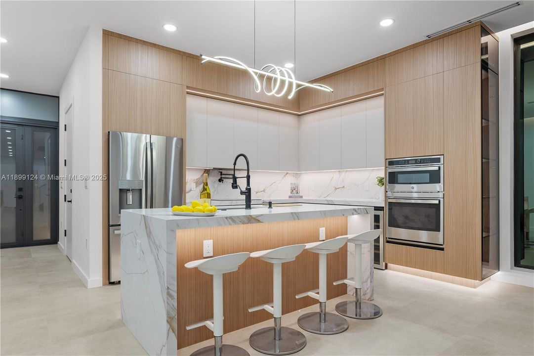 For Sale: $1,599,000 (3 beds, 4 baths, 2416 Square Feet)