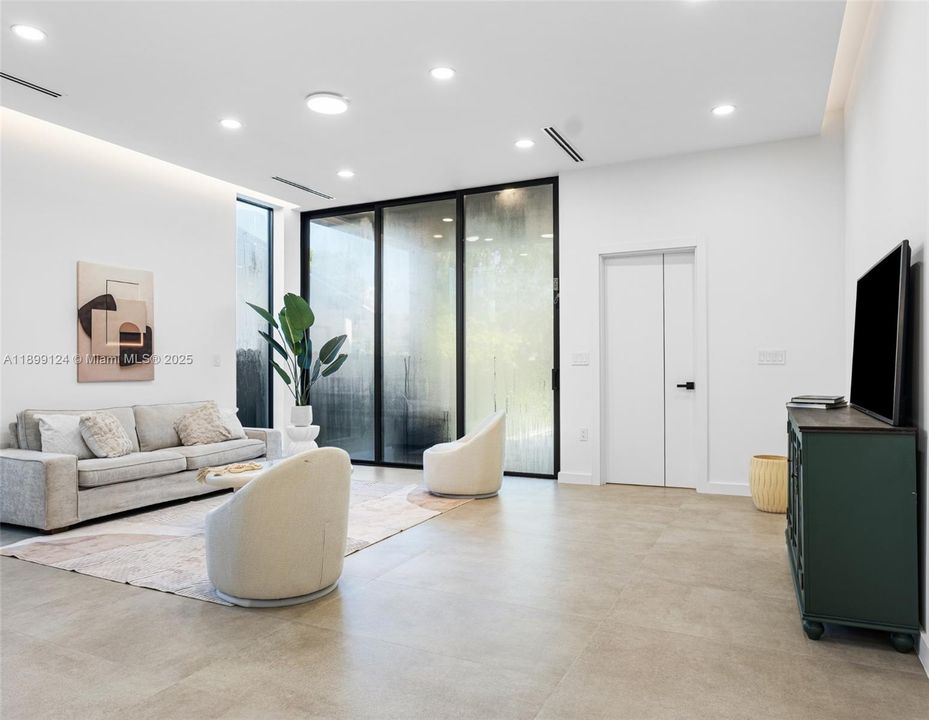 For Sale: $1,599,000 (3 beds, 4 baths, 2416 Square Feet)