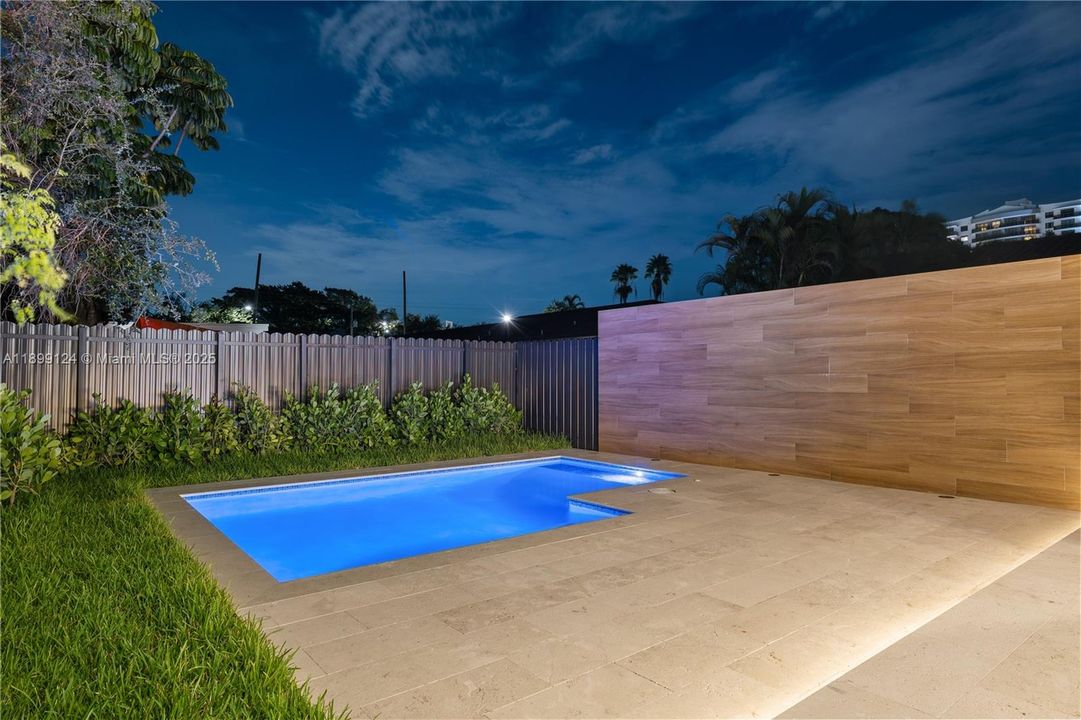 For Sale: $1,599,000 (3 beds, 4 baths, 2416 Square Feet)