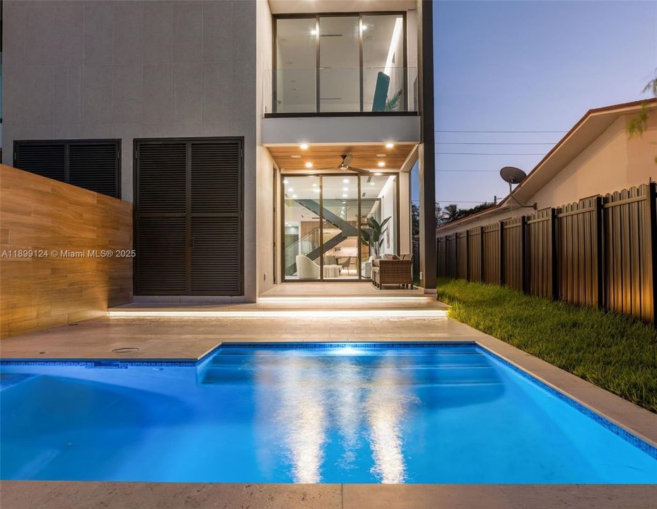 For Sale: $1,599,000 (3 beds, 4 baths, 2416 Square Feet)