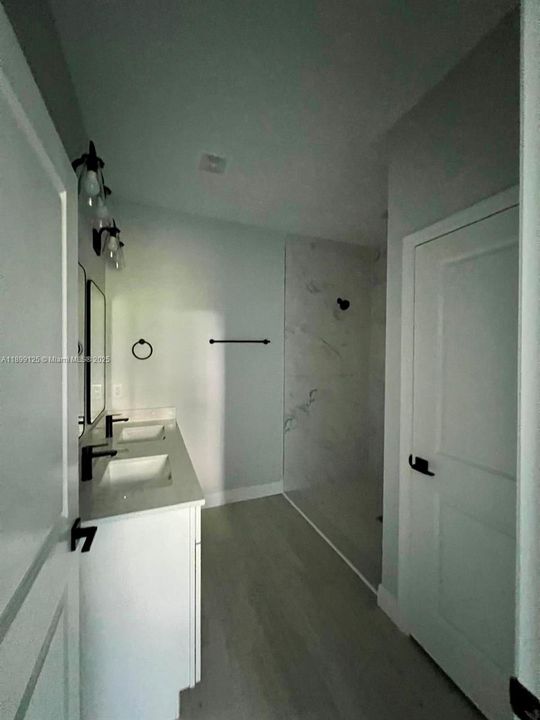 For Rent: $2,100 (4 beds, 2 baths, 1607 Square Feet)