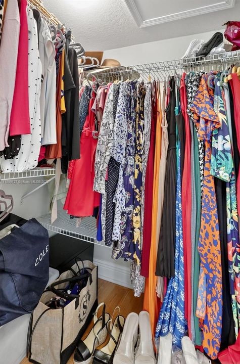 For Sale: $350,000 (3 beds, 2 baths, 1100 Square Feet)