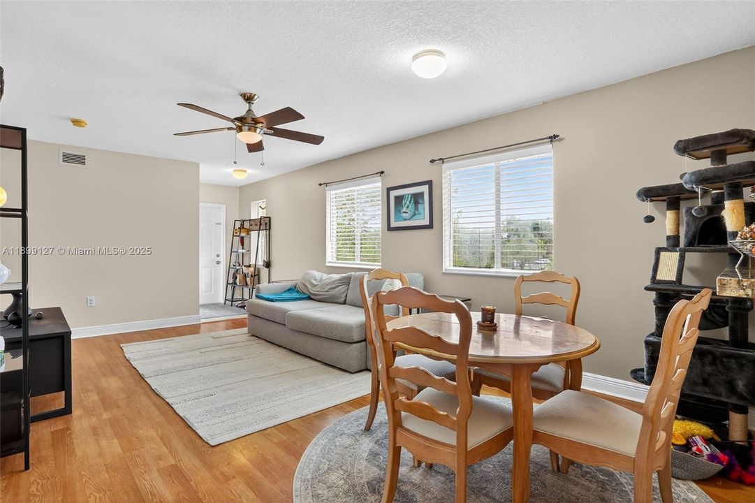 For Sale: $350,000 (3 beds, 2 baths, 1100 Square Feet)