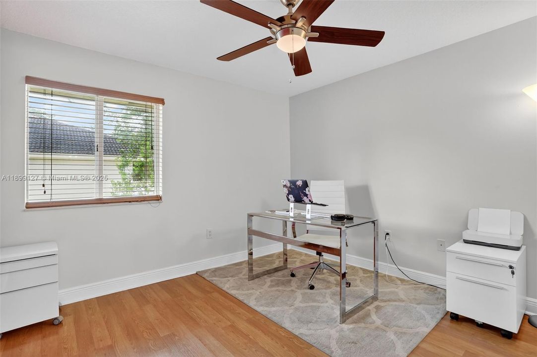 For Sale: $350,000 (3 beds, 2 baths, 1100 Square Feet)