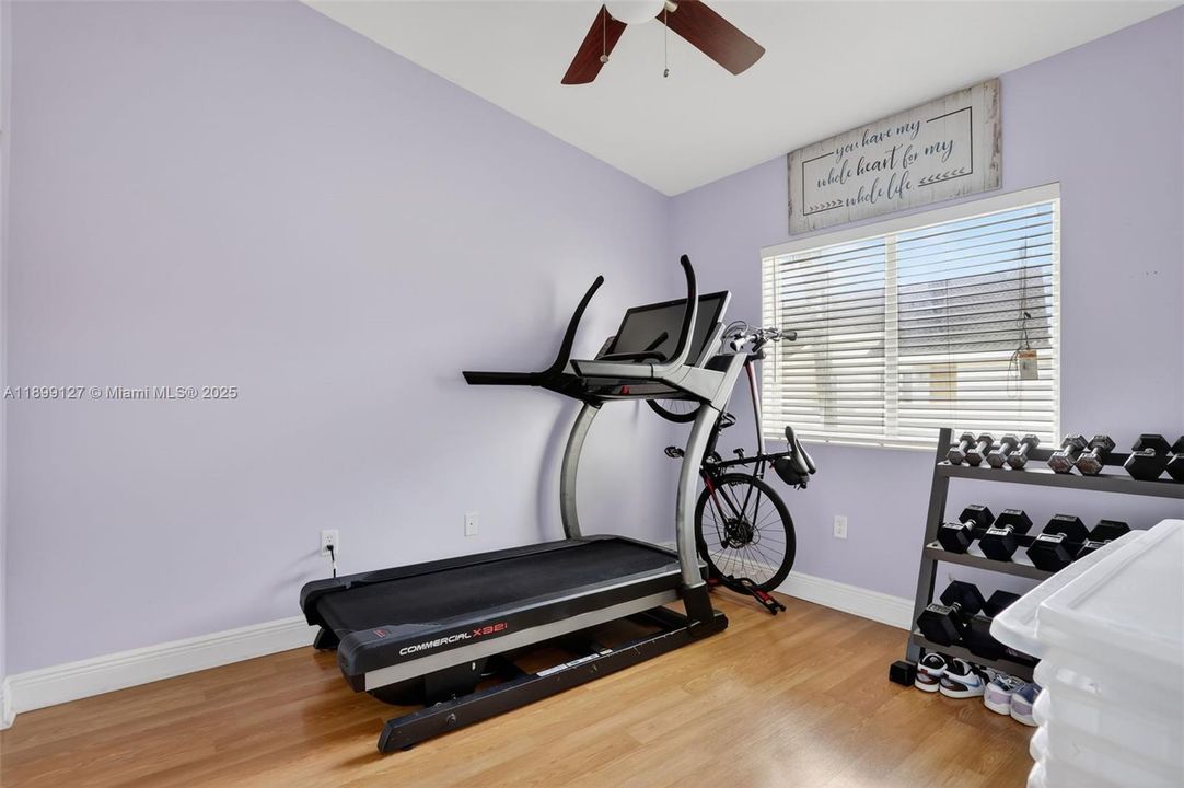 For Sale: $350,000 (3 beds, 2 baths, 1100 Square Feet)