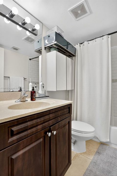 For Sale: $350,000 (3 beds, 2 baths, 1100 Square Feet)