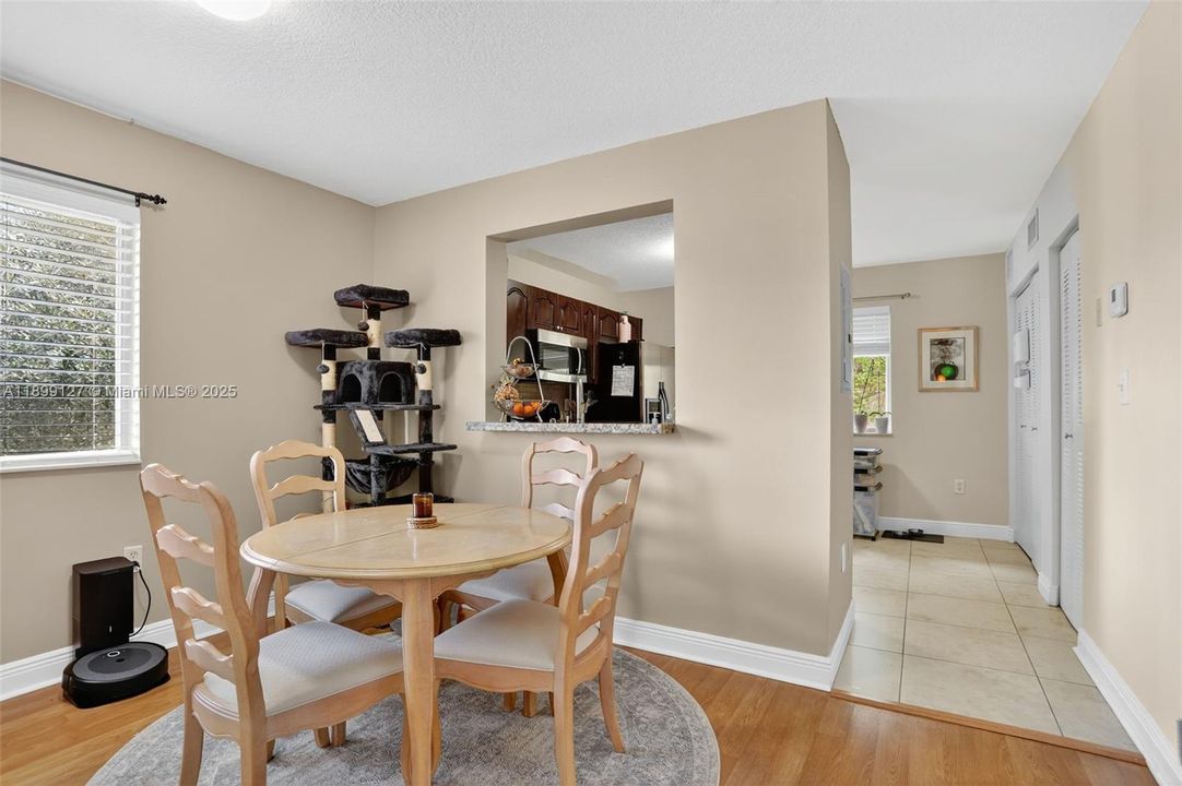 For Sale: $350,000 (3 beds, 2 baths, 1100 Square Feet)