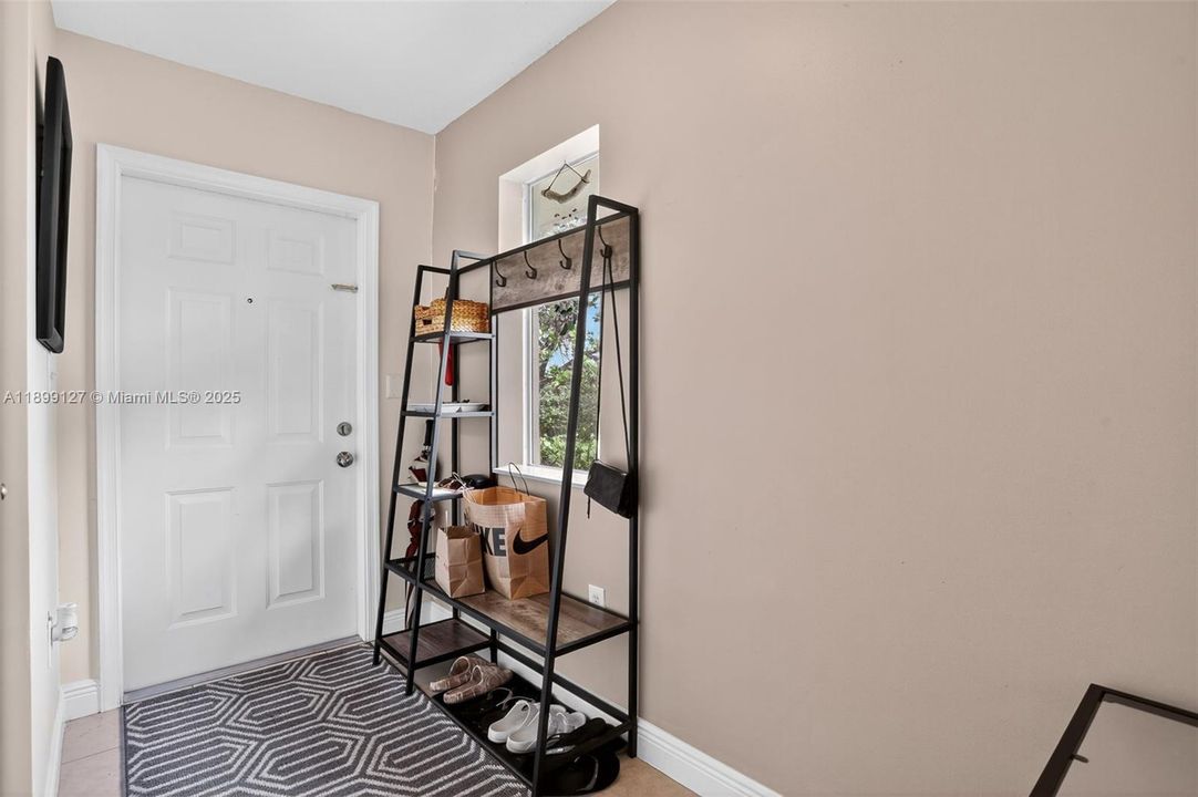 For Sale: $350,000 (3 beds, 2 baths, 1100 Square Feet)