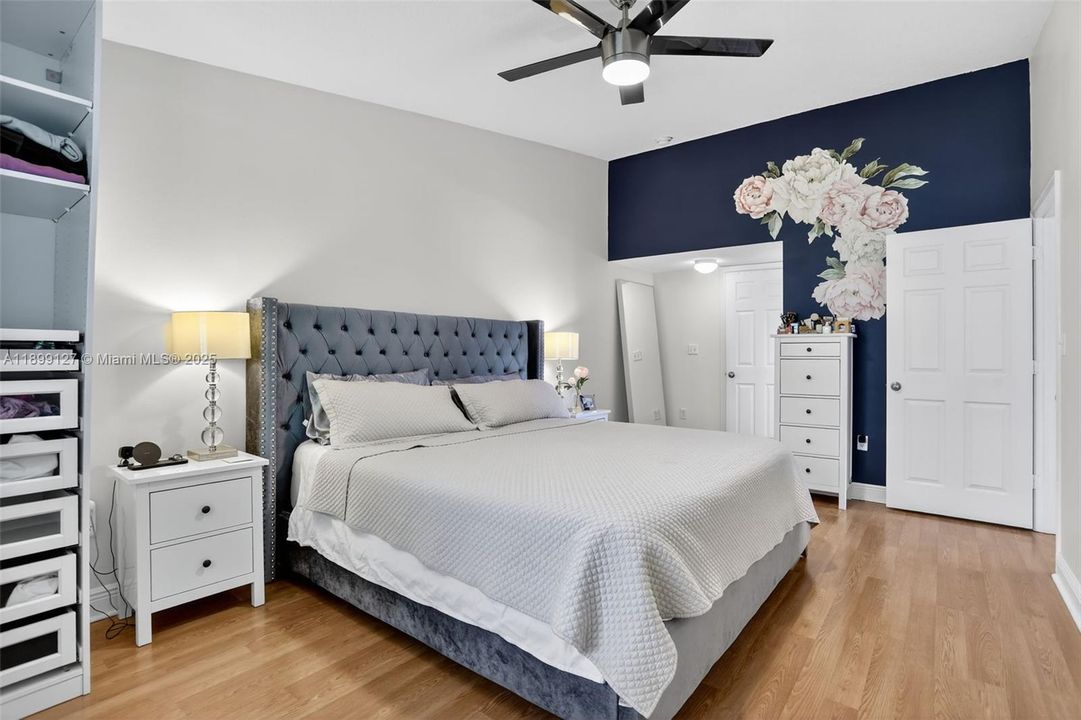 For Sale: $350,000 (3 beds, 2 baths, 1100 Square Feet)